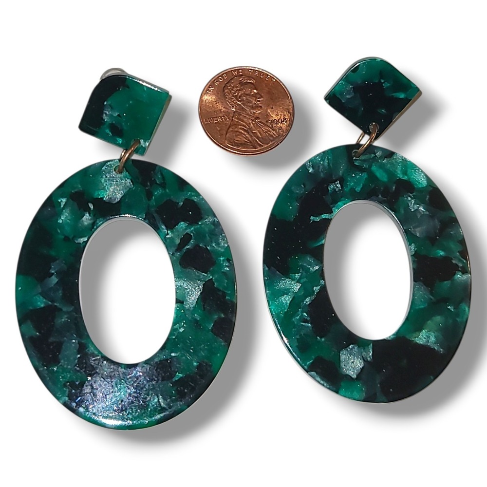 Vintage 80's Womens Fashion Jewelry Emerald Color Plastic Oval Drop Earings - Picture 2 of 3